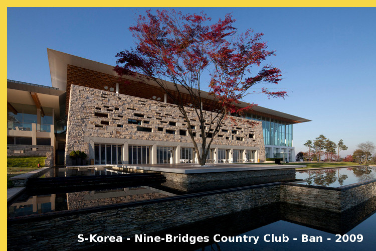 architecture laique - S-Korea - Nine Bridges Country Club par Shigeru Ban - 2009 : détail du soubassement en pierre au pied du bâtiment principal